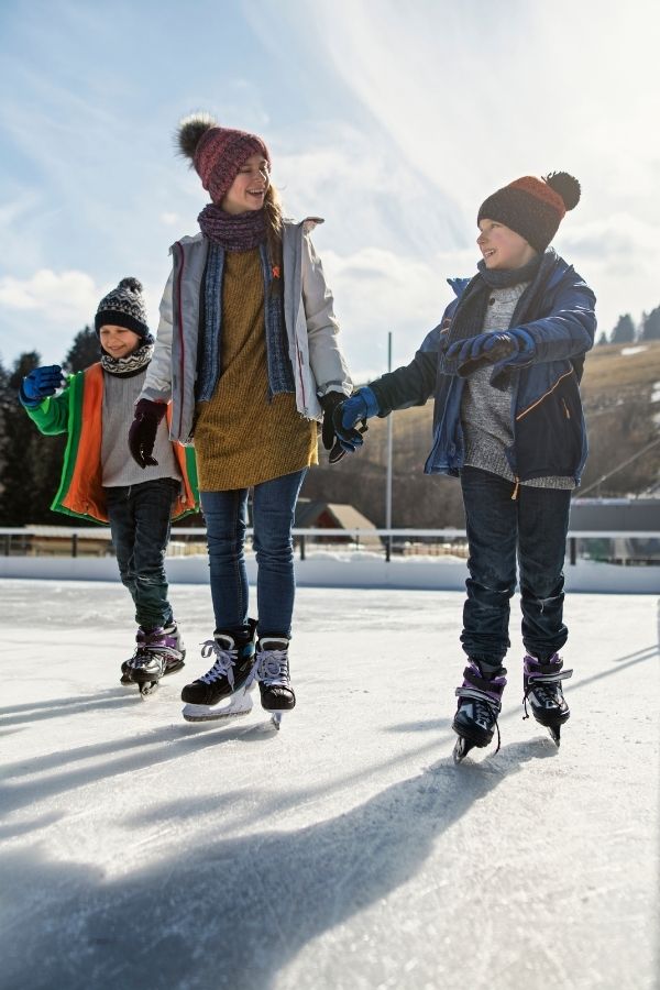 ice skating family - family bucket list