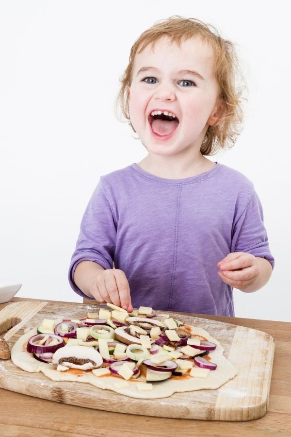 bucket list for families - child making pizza