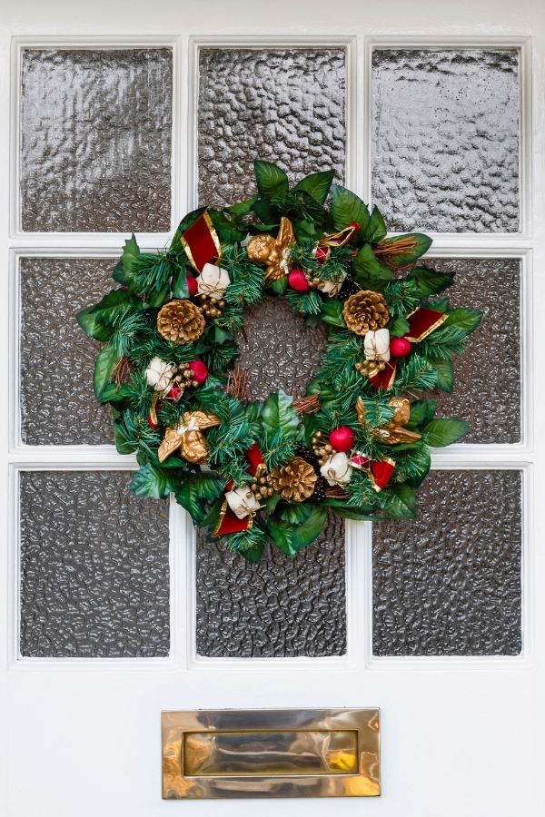 Christmas bucket list - decorate the door with a Christmas wreath