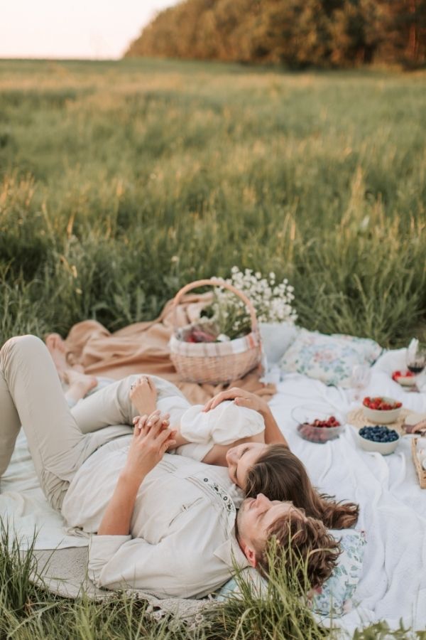 Couples bucket list - romantic picnic