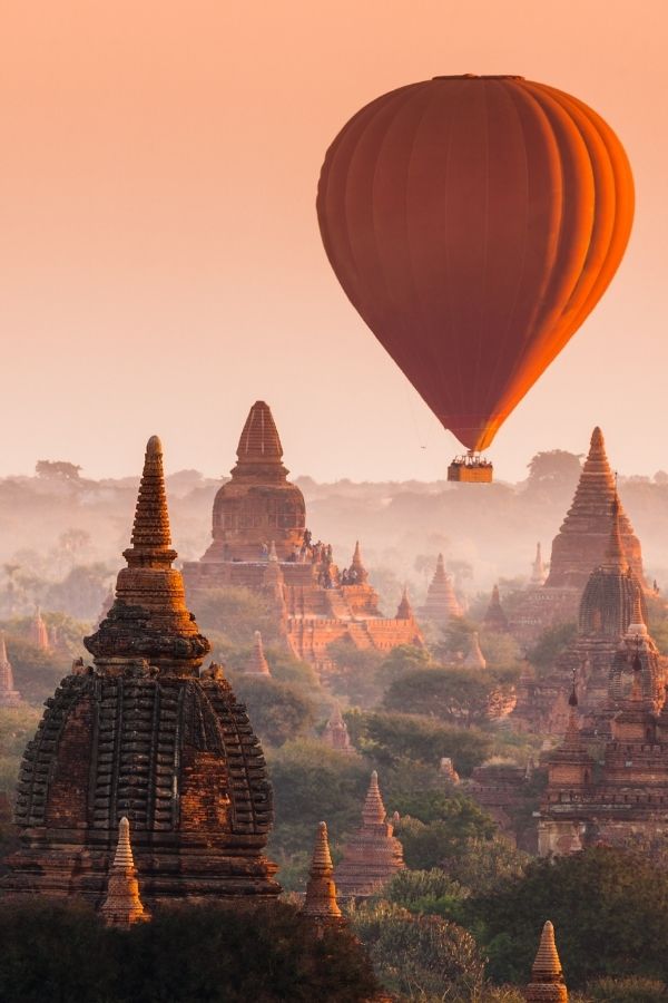 Couples bucket list - hot air balloon in Bagan, Myanmar